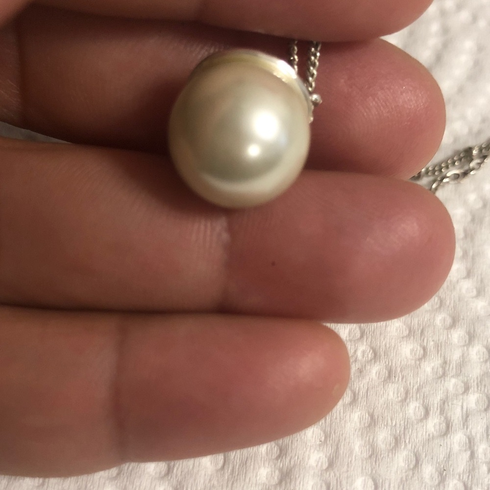 The Limited Silver Necklace with Pearl Pendant - Picture 3 of 9